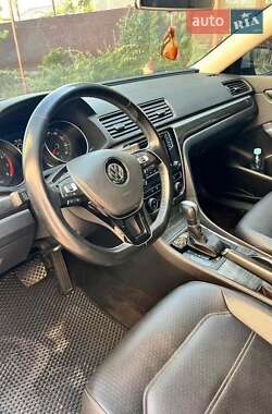 Седан Volkswagen Passat 2015 в 