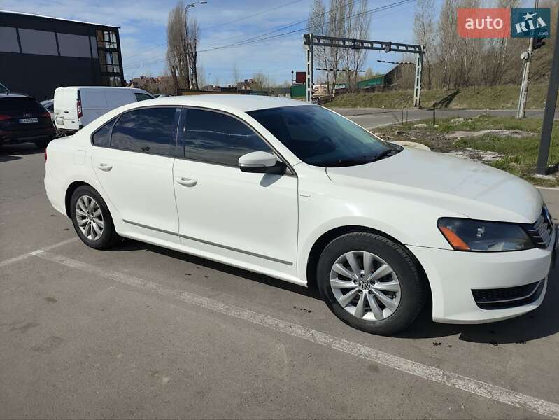 Седан Volkswagen Passat 2014 в Києві