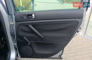 Седан Volkswagen Passat 2002 в 