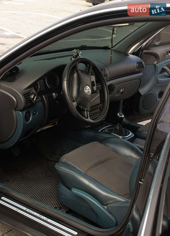 Універсал Volkswagen Passat 2004 в Підлужжі