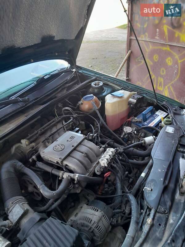 Седан Volkswagen Passat 1996 в Изяславе