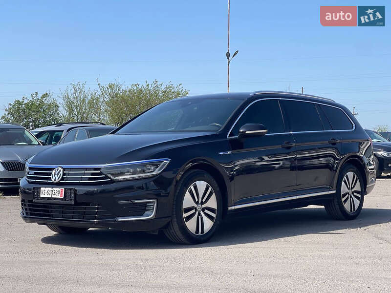 Универсал Volkswagen Passat 2018 в Ужгороде