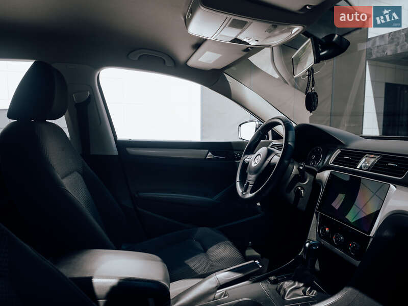 Седан Volkswagen Passat 2012 в Кременчуці