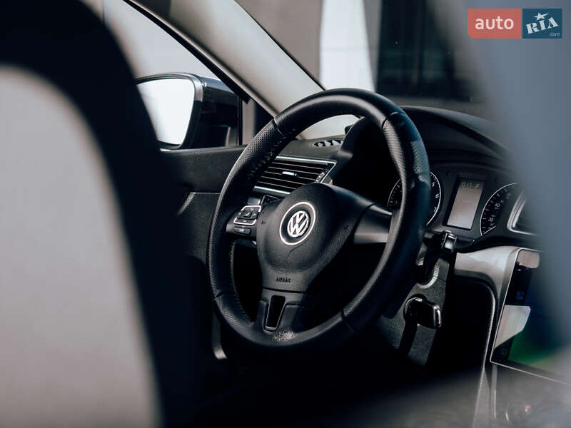 Седан Volkswagen Passat 2012 в Кременчуці
