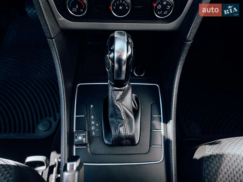 Седан Volkswagen Passat 2012 в Кременчуці