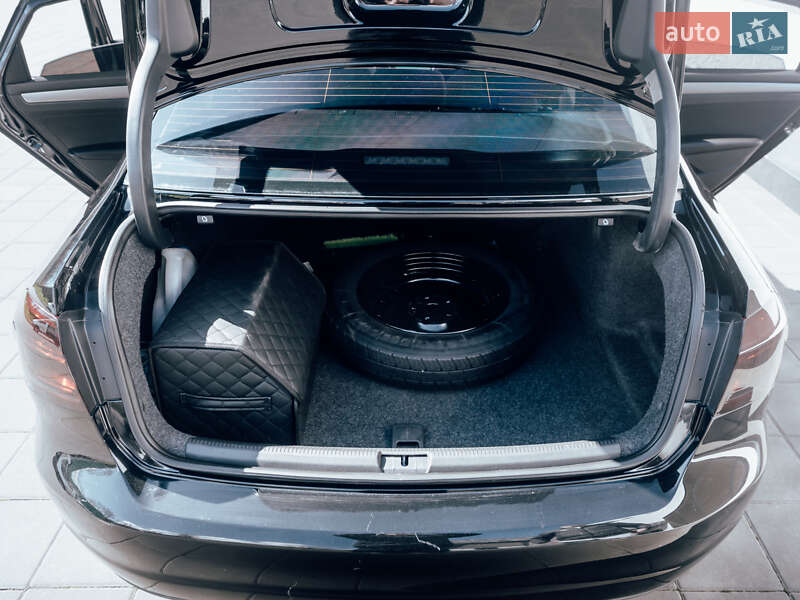 Седан Volkswagen Passat 2012 в Кременчуці