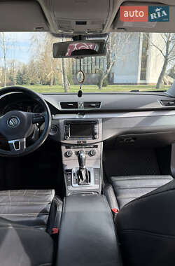 Універсал Volkswagen Passat 2012 в 