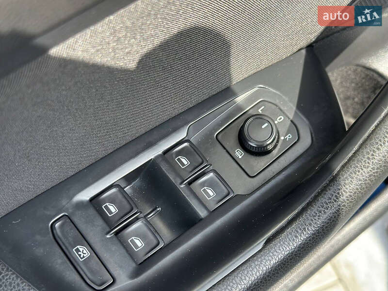 Седан Volkswagen Passat 2015 в Днепре