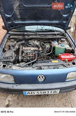 Універсал Volkswagen Passat 1993 в 
