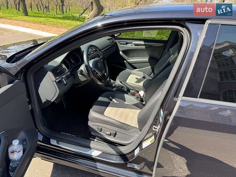 Седан Volkswagen Passat 2018 в Одессе