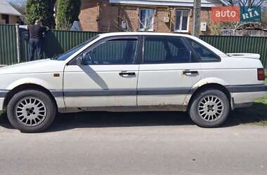 Седан Volkswagen Passat 1992 в 