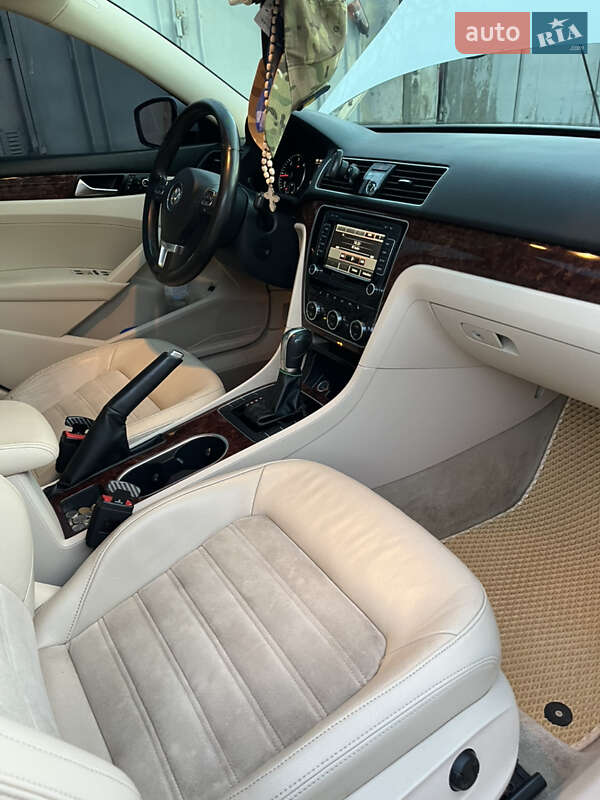 Седан Volkswagen Passat 2013 в Василькові
