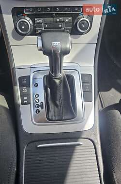 Універсал Volkswagen Passat 2010 в 