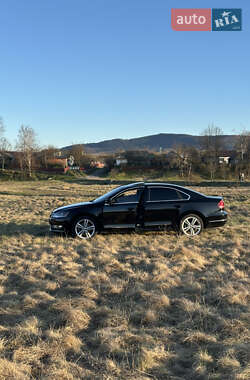 Седан Volkswagen Passat 2014 в Ивано-Франковске