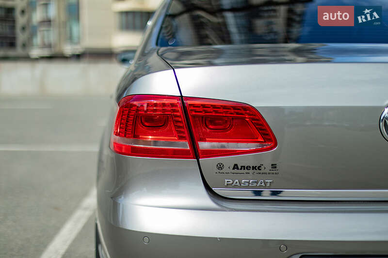 Седан Volkswagen Passat 2012 в Киеве