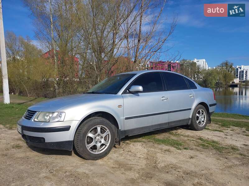 Седан Volkswagen Passat 1999 в Киеве