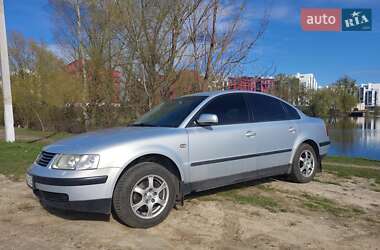 Седан Volkswagen Passat 1999 в 