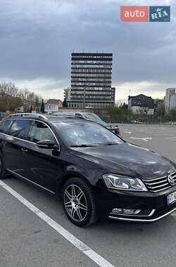 Універсал Volkswagen Passat 2012 в 