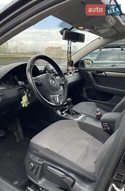 Універсал Volkswagen Passat 2012 в 