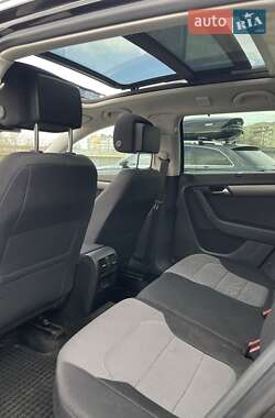 Універсал Volkswagen Passat 2012 в 