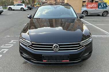 Универсал Volkswagen Passat 2019 в Киеве