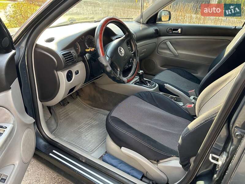 Універсал Volkswagen Passat 2002 в Києві