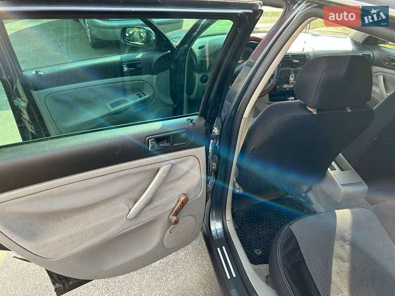 Універсал Volkswagen Passat 2002 в Києві