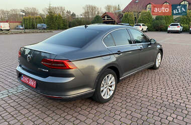 Седан Volkswagen Passat 2015 в 