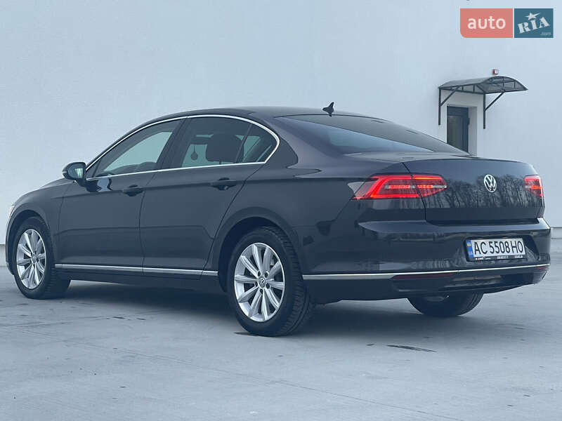 Седан Volkswagen Passat 2018 в Луцке