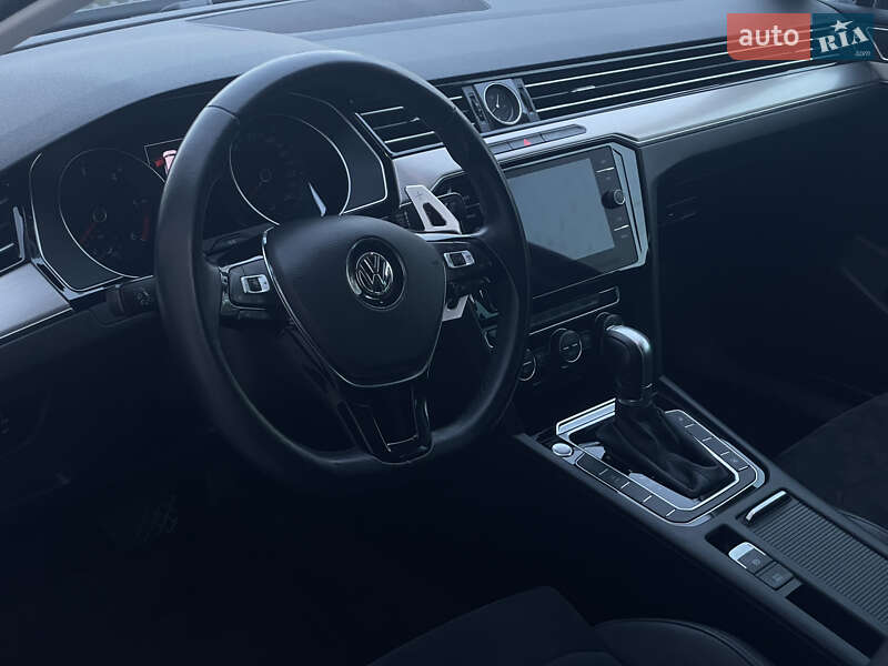 Седан Volkswagen Passat 2018 в Луцке