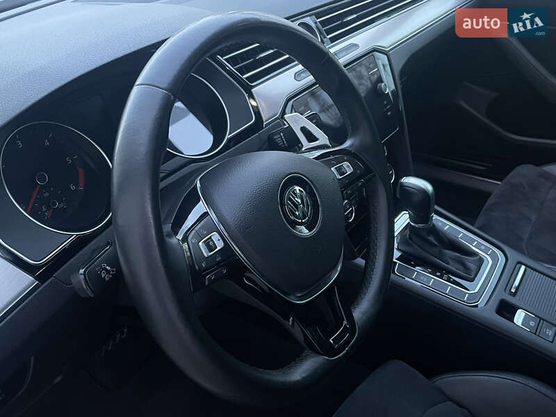 Седан Volkswagen Passat 2018 в Луцке