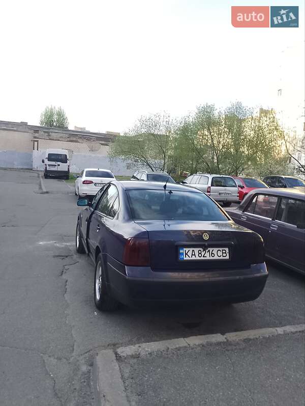 Седан Volkswagen Passat 1998 в Киеве