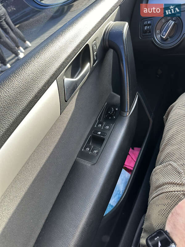 Седан Volkswagen Passat 2011 в Ужгороде