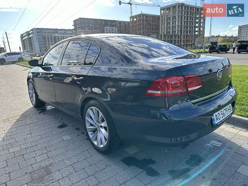 Седан Volkswagen Passat 2011 в Ужгороде