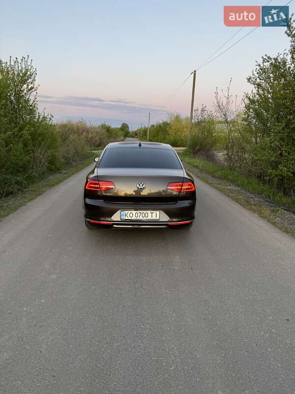 Седан Volkswagen Passat 2018 в Мукачевому