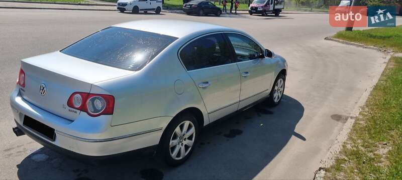 Седан Volkswagen Passat 2005 в Днепре