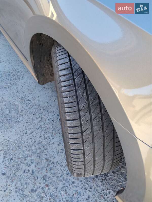 Седан Volkswagen Passat 2016 в Днепре