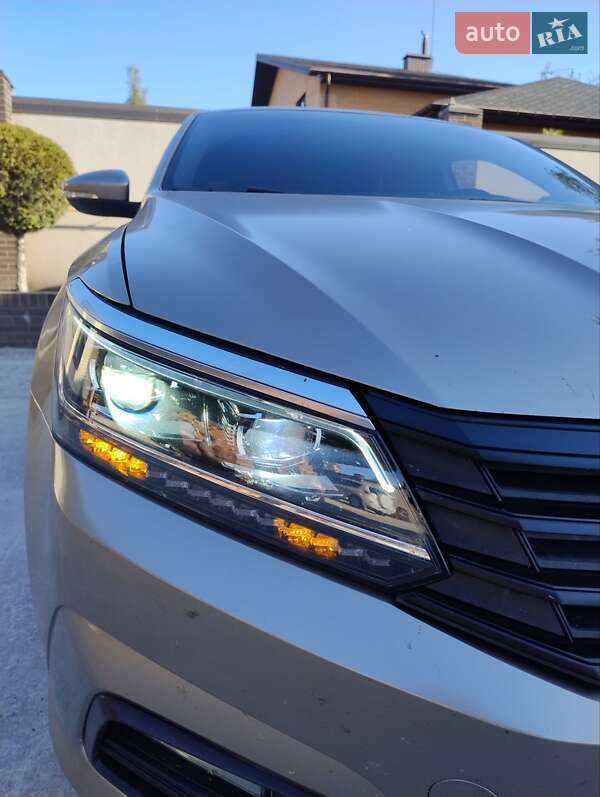 Седан Volkswagen Passat 2016 в Днепре