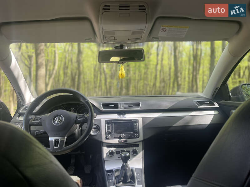 Универсал Volkswagen Passat 2012 в Ивано-Франковске