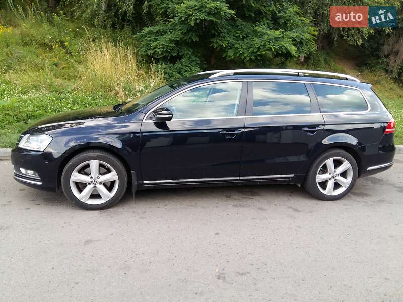 Універсал Volkswagen Passat 2012 в 
