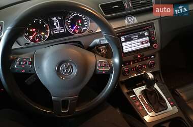 Універсал Volkswagen Passat 2012 в 