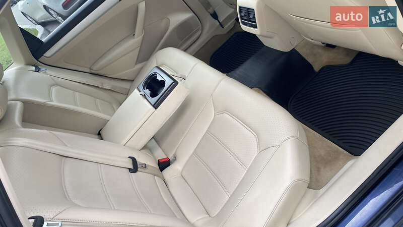Седан Volkswagen Passat 2013 в Києві