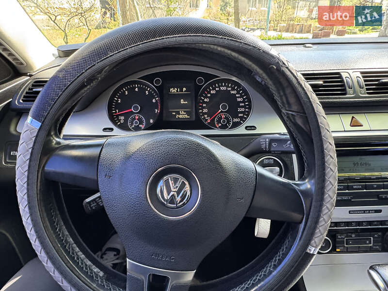 Седан Volkswagen Passat 2010 в Одесі