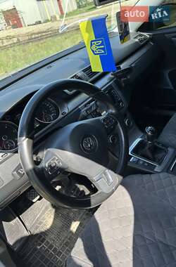Универсал Volkswagen Passat 2012 в 