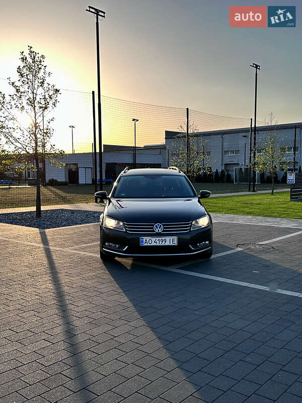 Універсал Volkswagen Passat 2012 в Мукачевому