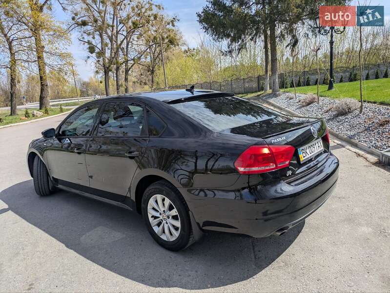 Седан Volkswagen Passat 2013 в Сарнах