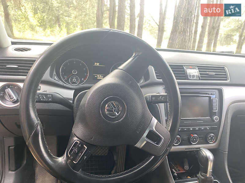 Седан Volkswagen Passat 2015 в Жовкве