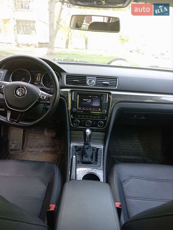 Седан Volkswagen Passat 2015 в Лозовой