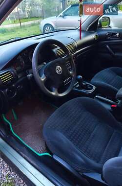 Седан Volkswagen Passat 2001 в 