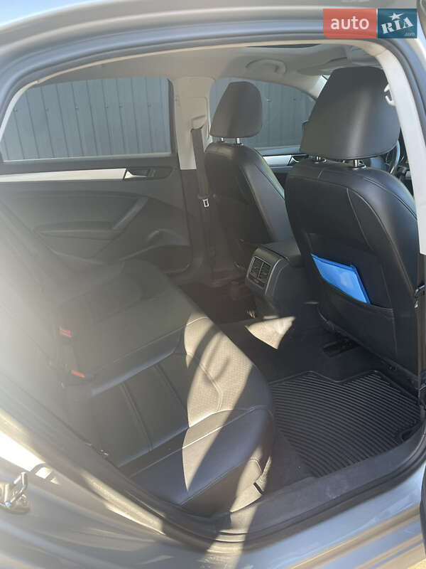 Седан Volkswagen Passat 2013 в Киеве